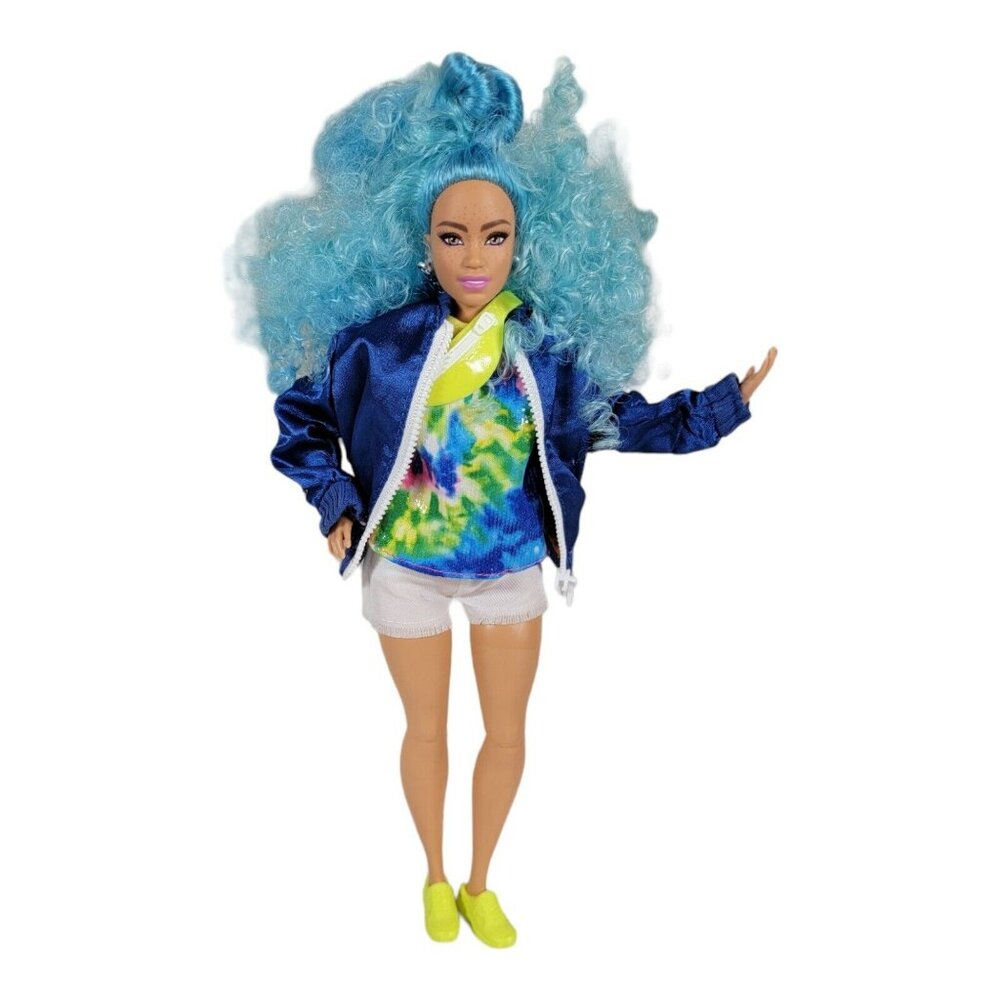 Barbie Extra Doll #4 Curvy Skateboard‎ Blue Hair Pet Kitty